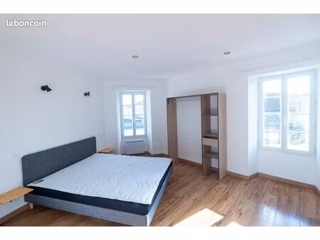 maison de 70m2 + parking privé + box de stockage et petite cour