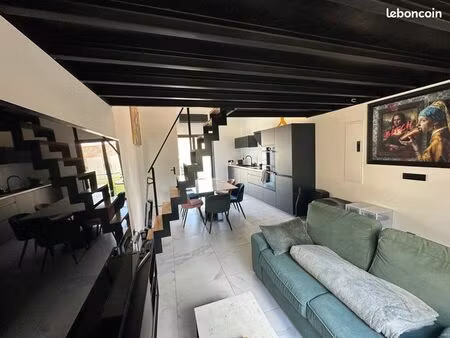 maison de ville avec grand garage et terrasse