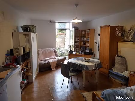 agréable studio équipé (pour étudiant(e) avec jardinet - face au jardin vert