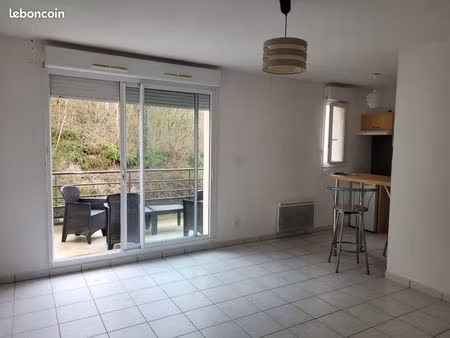 grand studio avec balcon