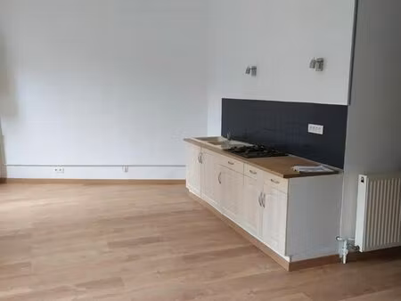 a louer 2 pieces traversant de 46 m2 très bon état