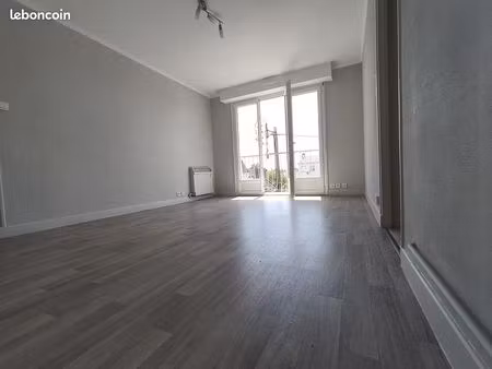 appartement entre la gare et le centre-ville de la roche sur yon (43 m²) immeuble calme et