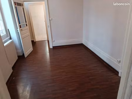 appartement très lumineux  f2 bis d’environ 60m2