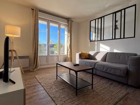 appartement t3 rénové meublé – 61 m² – centre-ville de plaisir