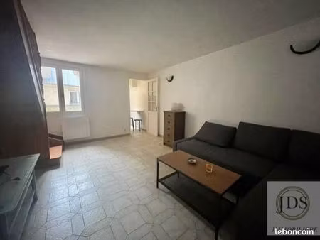 a louer triplex 2 pieces rue st denis 43 06m2