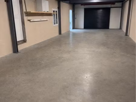 garage/box/local/hangar