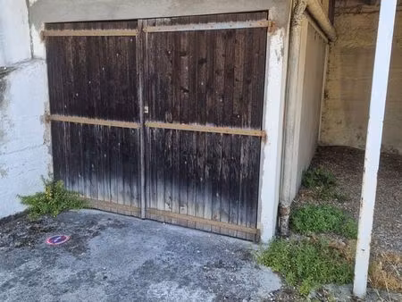 box/garage fermé à louer