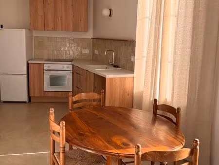 charmant t3 en triplex rénové – lumineux et plein de caractère