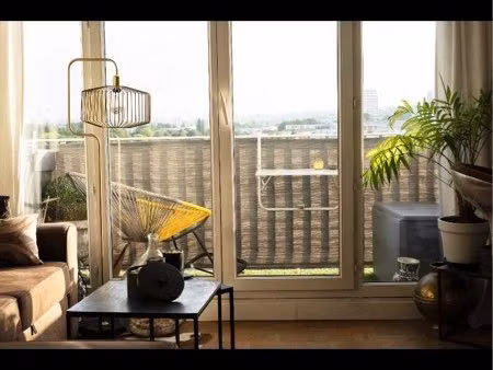 t2 meublé lumineux de 45 m2 refait à neuf avec terrasse et vue dégagée – location à l’anné