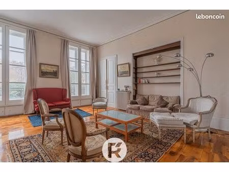 particulier loue grand appartement