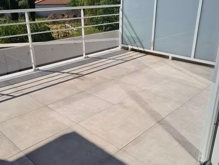 t4 récent avec terrasse