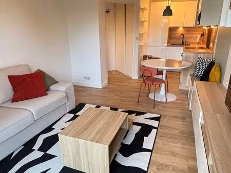 t2 meublé rénové 33 m² – balcon  parking  bords de l’erdre – eraudière