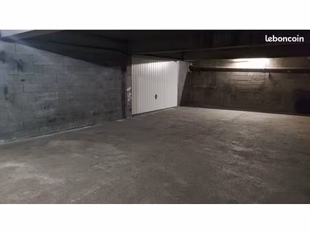 très grand garage/box sécurisé 20 m² gare