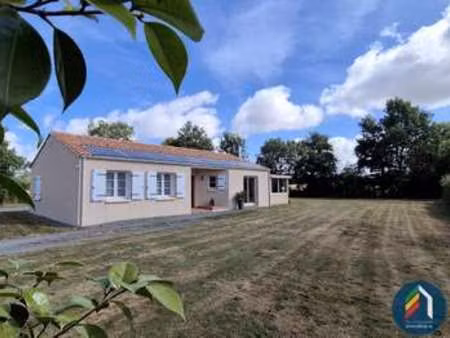vente maison à réaumur (85700) : à vendre / 141m² réaumur