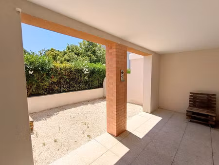 appartement carnoules 4 pièce(s) 77.65 m2 terrasse/jardinet et garage fermé