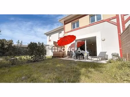 superbe appartement t4 en duplex avec jardin privatif et parking individuel