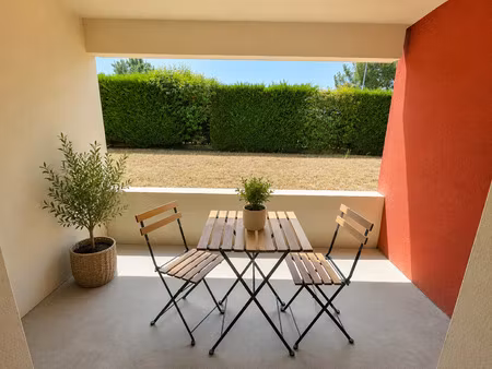 t2 libre terrasse et parking