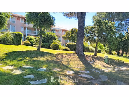 appartement lumineux avec terrasse et piscine à valescure