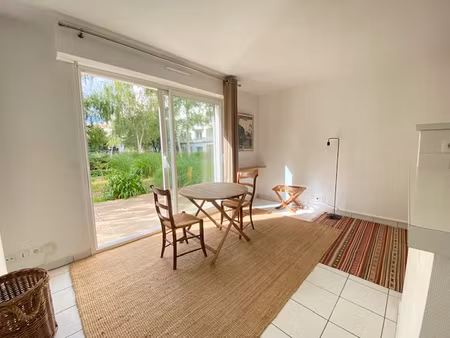 centre ville de nantes - studio meublé avec terrasse de 8 m²