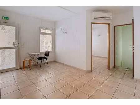 à vendre en exclusivite - local commerce/bureaux de 66 m² salernes