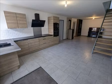 maison - 90 m2 - 4 pièces - non meublé