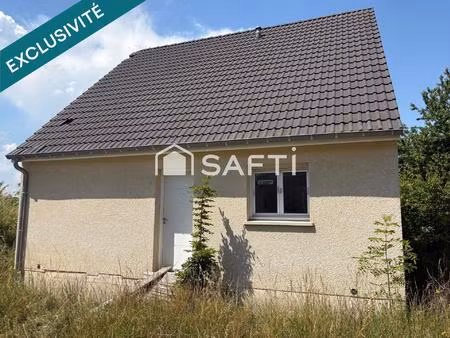 pavillon de 2015 à terminer. situé sur un terrain de 580 m2