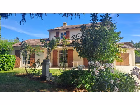 maison au centre d'echiré 4 chambres sur un terrain de 2610m²