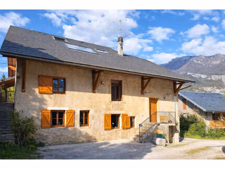 secteur sonnaz ancienne ferme rénovée d'environ 242 m2 avec