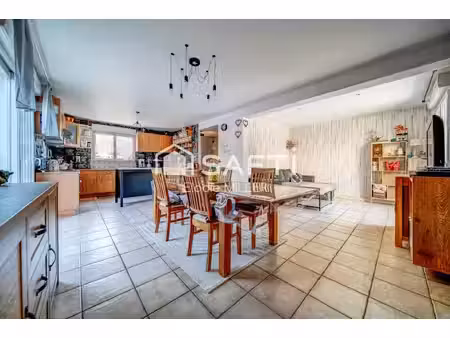 3 chambres  bureau  véranda et jardin : une maison pensée pour la vie de famille !