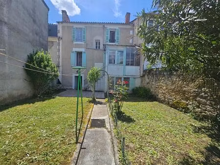 maison 3 chambres  cave et agréable jardin