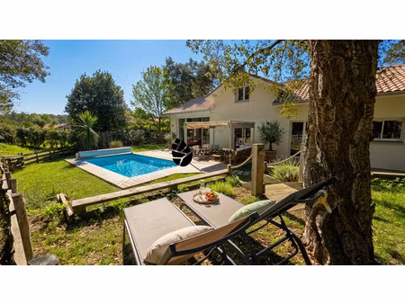 villa d'architecte en lisière de forêt calme absolu  sans