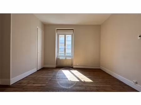 appartement t4 de 80 m2 entièrement rénové rue des arts.