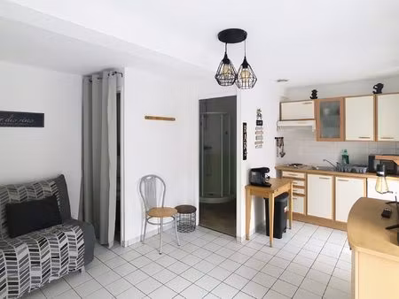 a louer : studio meublé et équipé - centre-ville de coutanc
