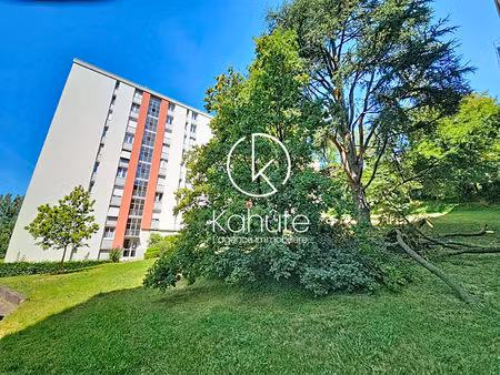 tout à pied pour ce t3 à lyon de 57 m2 avec balcon