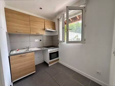 valergues : exclusivité : studio avec places de parking privatives et extérieur