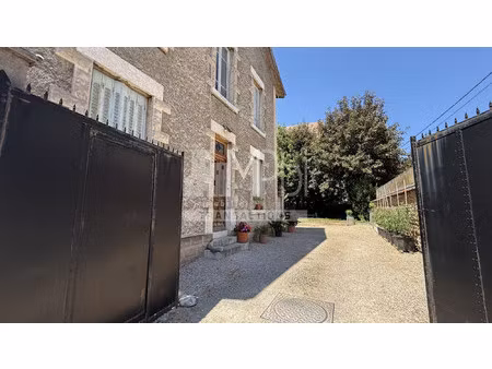 quartier gare - maison de caractère avec jardin à rénover