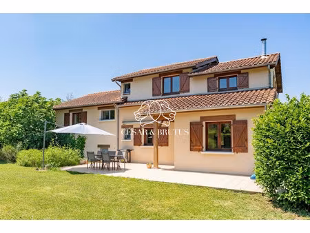 belle et grande maison familiale  jardin plat et arboré  au cal