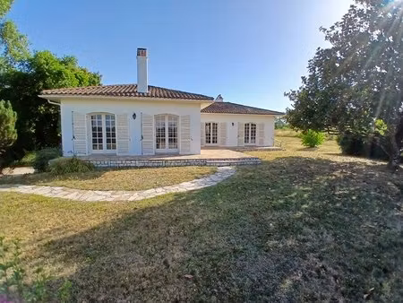 maison familiale traditionnelle  à proximité des commodités locales