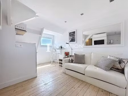 cannes - banane : studio meublé au dernier étage d'un immeuble art déco