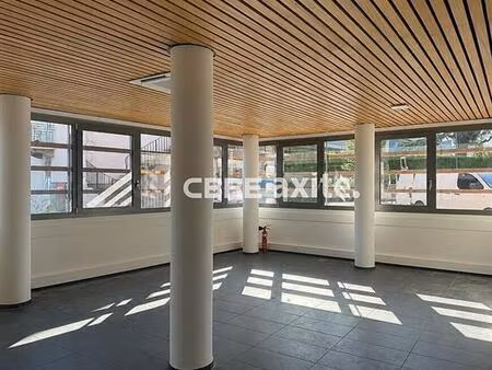 location bureau cran gevrier 62 m²