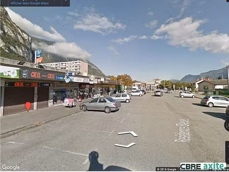 location commerce sassenage 83 m²