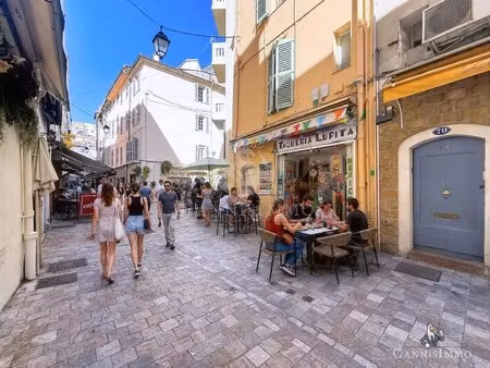 local commercial de 54 59 m² au suquet  cannes