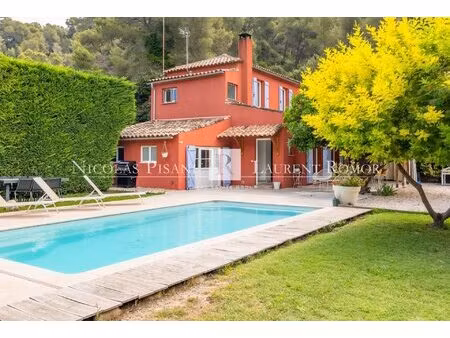 villa familiale renovee avec piscine et terrain plat