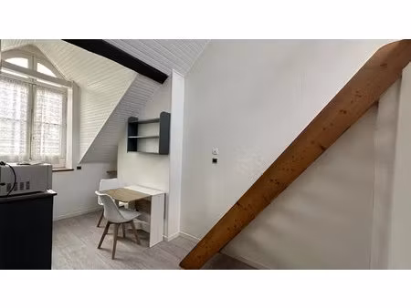 duplex meublé rue royale de 18 36 m² utile