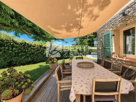 mougins - villa de charme au coeur d'un domaine prive et securise