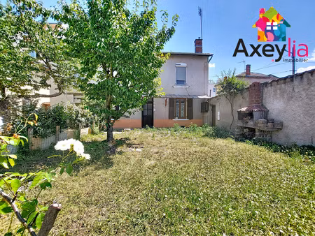 a vendre - roanne centre proche de la gare - rez de jardin a rénover t2 avec cave et cour
