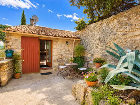 ansouis  maison de village avec garage et terrasse