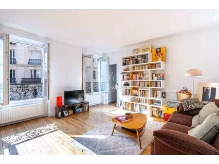 appartement de luxe de 2 chambres en vente à montmartre  abbesses  grandes-carrières  fran