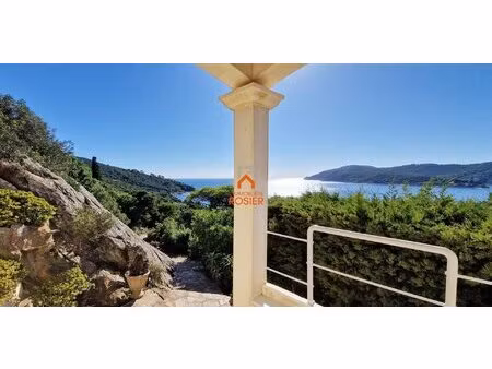 maison sur l'ile du levant avec vue mer panoramique