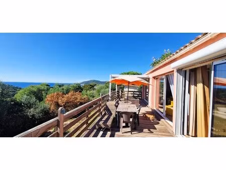 villa récente sur l'ile du levant  au sein du domaine naturiste d'héliopolis